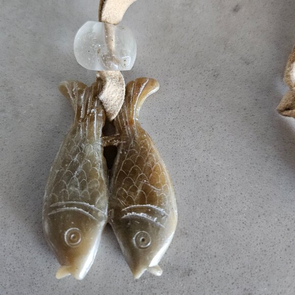 2 ASIAN NATURAL GREEN & BROWN JADEITE TWO-SIDED FISH PENDANT W/ CHAMOIS NECKLACE - Picture 12 of 16